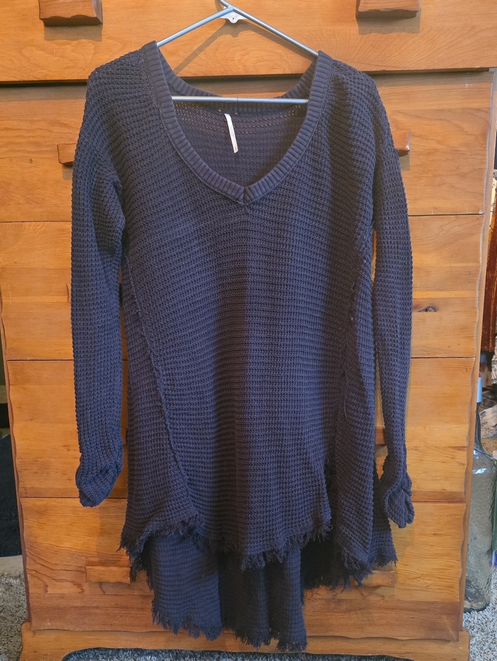 Free People Navy Waffle-Knit V-Neck Frayed-Hem Sweater